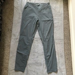 Mountain Hardwear Dynama/2 Ankle Pants in Light Storm (size XS)